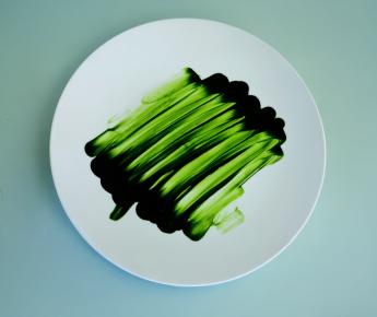 image montrant une assiette avec une substance réalisée à base de chlorelle